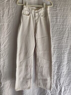 hnst Cream/Off-White Jeans with Red Logo Patch